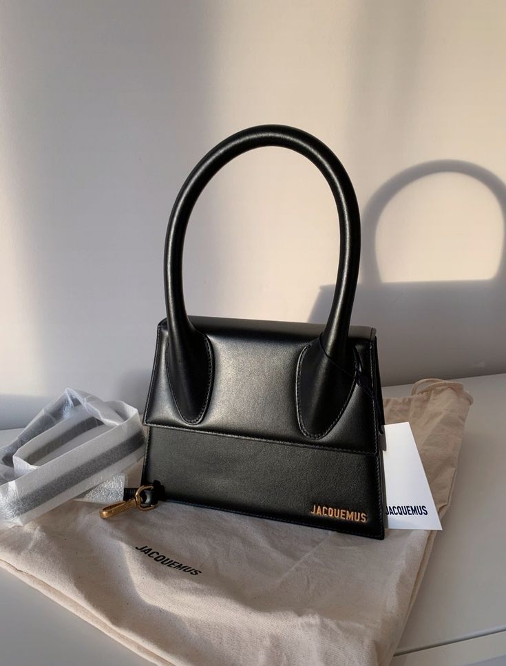 Jacquemus Le Chiquito Moyen Black
